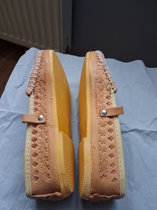 Buty kierpce góralskie skórzane dziewczęce nowe