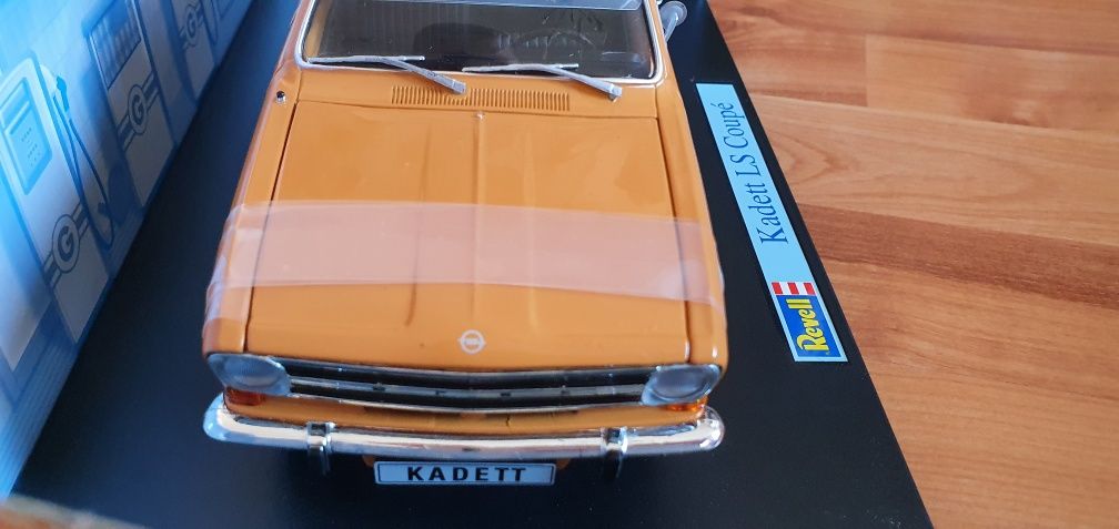 1:18 Revell Opel Kadett SL Coupe nowy