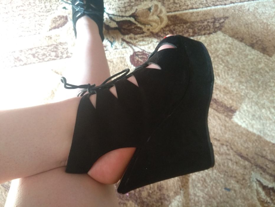 Осінні/Весняні стильні чобітки.Козаки жіночі ,ідеальний стан взуття.