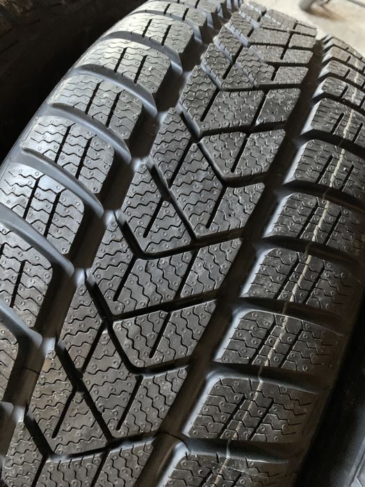 нові 225/55R17 Pirelli SOTTOZERO 3 MOE RunFlat (97H) зимові шини