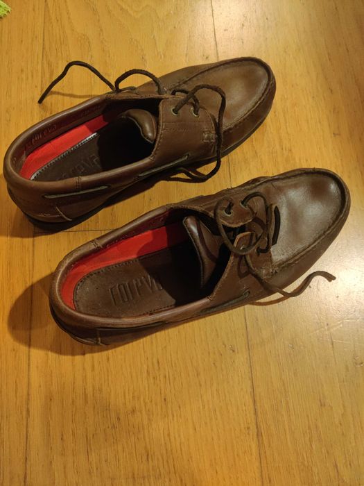 Sapatos castanhos Foreva