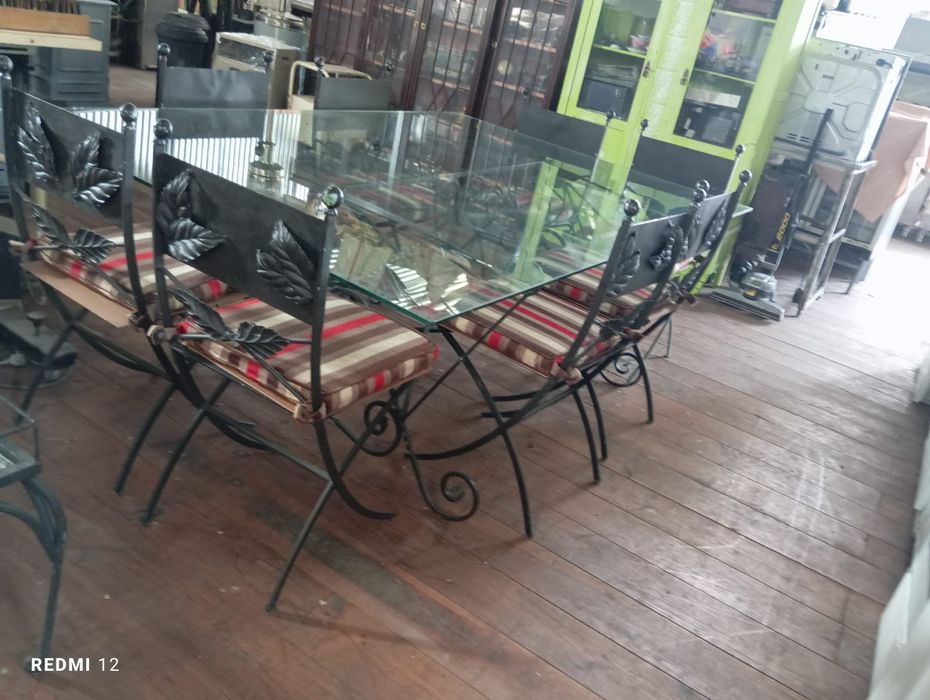 Mesa com tampo de vidro