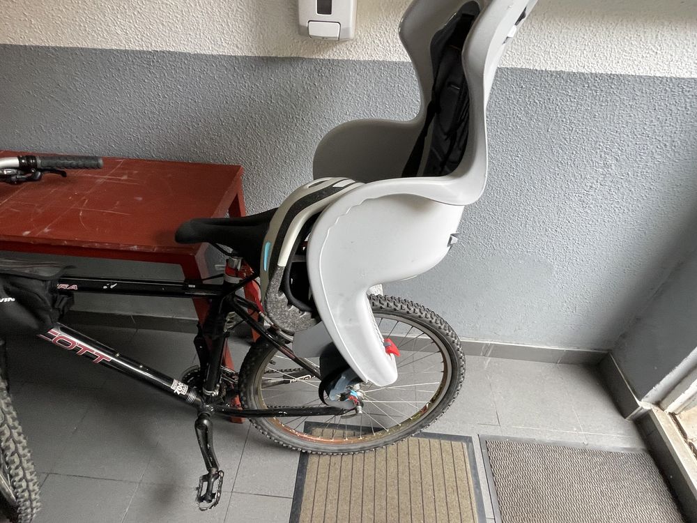 Bicicleta com cadeira de criança