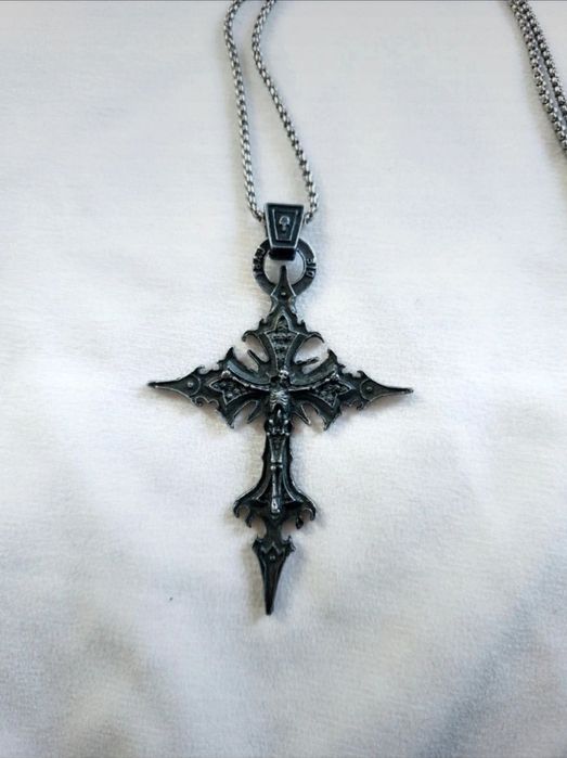 Czarny naszyjnik z krzyżem krzyż śmierć naszvinik ańcuch medalion al