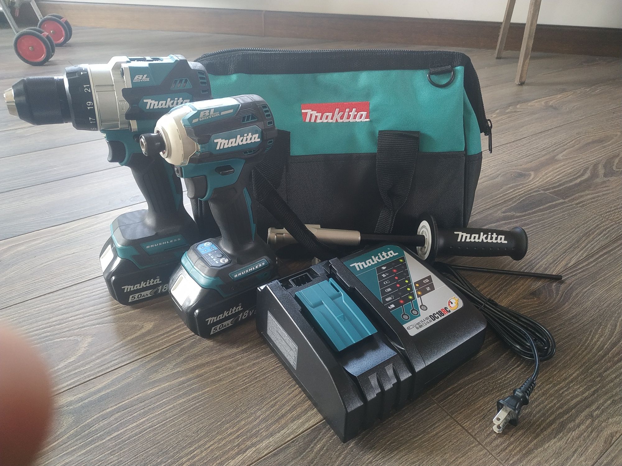 Набір шуроповертів Makita Makita XPH14+XDT19.