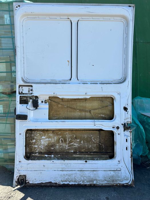 Продаю бічні двері Mercedes Sprinter (W906)