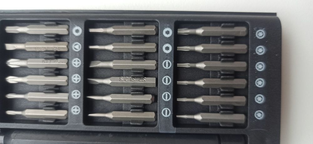 Набір викруток, насадки усі металеві