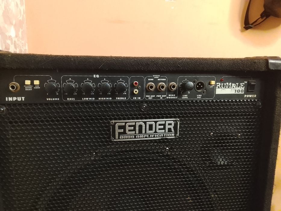 Комбик Fender Rumble 100w для бас гитары