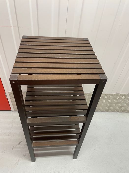 Brązowy Stojak na ręczniki z półkami. Kwietnik brązowy. Półki brązowe