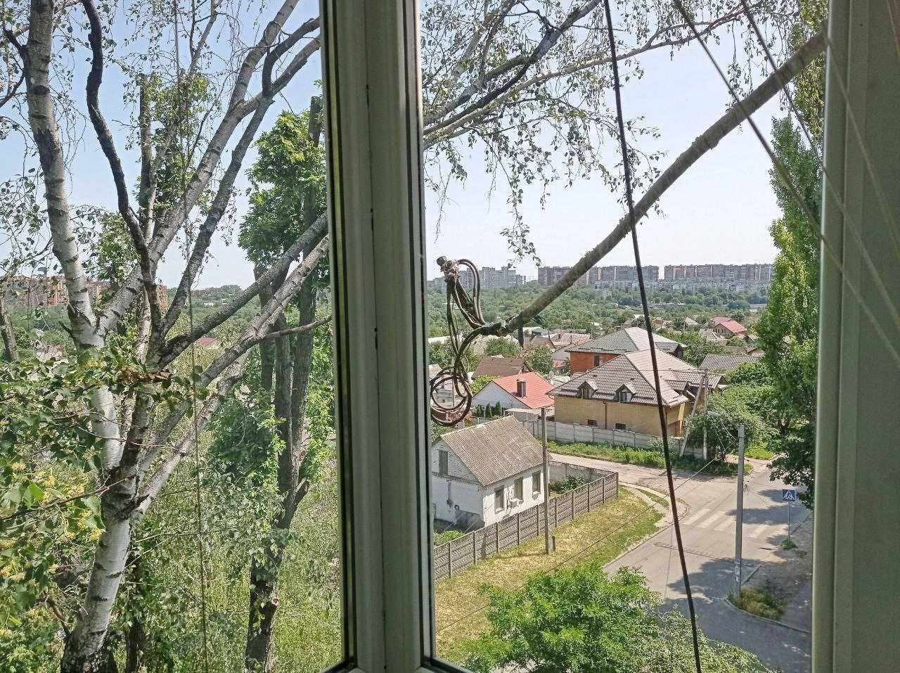 Продам простору 5кім квартиру вул. Солідарна 12-й квартал