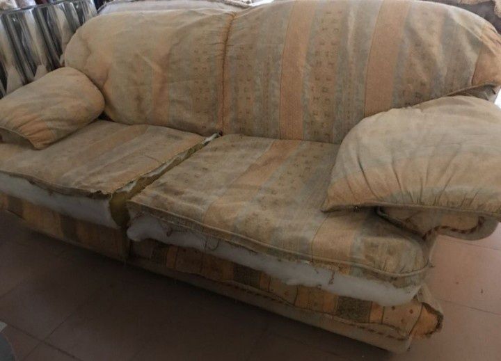 Terno conjunto de 3 sofás nacionais muito bons (p estofar)