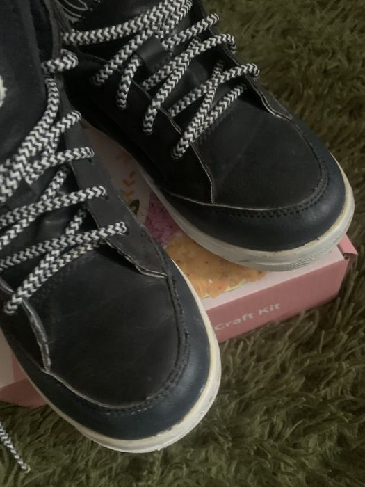 Продам кроссовки для мальчика д