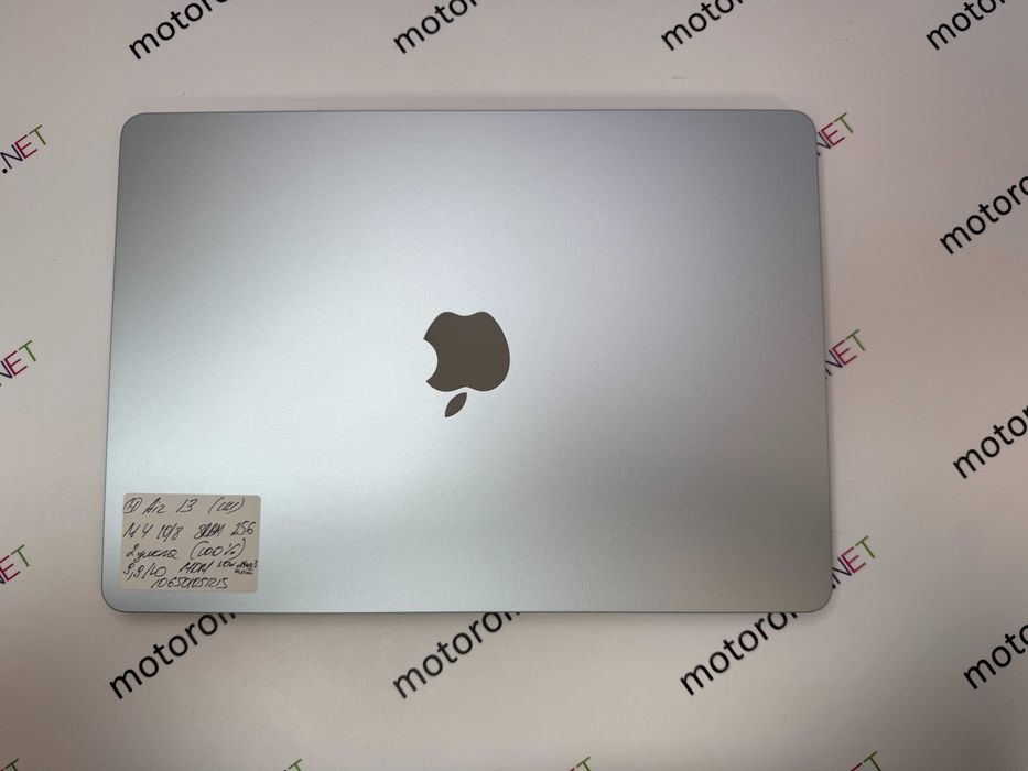 MacBook Air 13,6 M4 10CPU/8CPU 16RAM 256SSD Sky Blue MDM