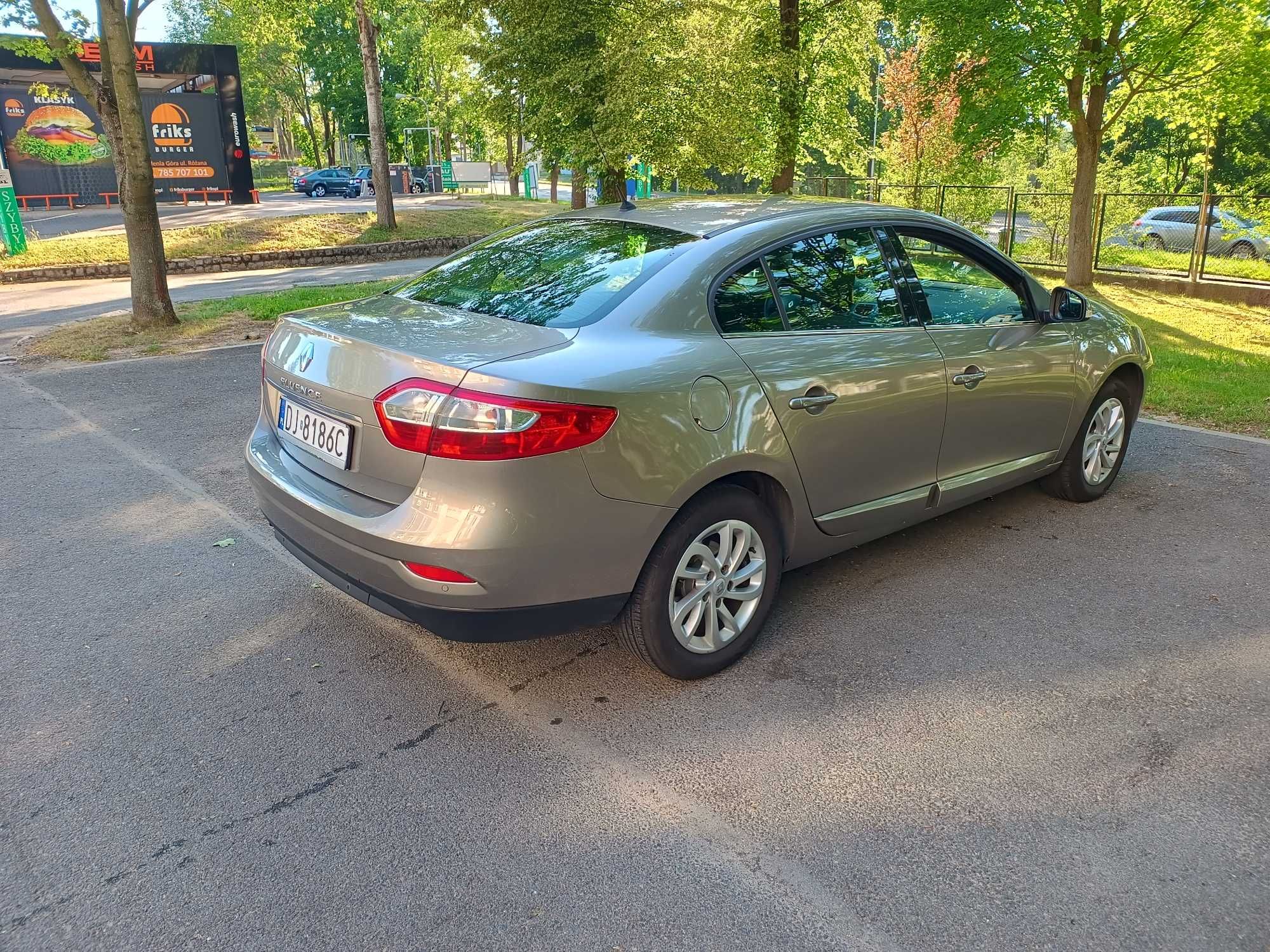 Renault Fluence 1.6 Benzyna + LPG 2010 r. 180 000 km Wersja Expression