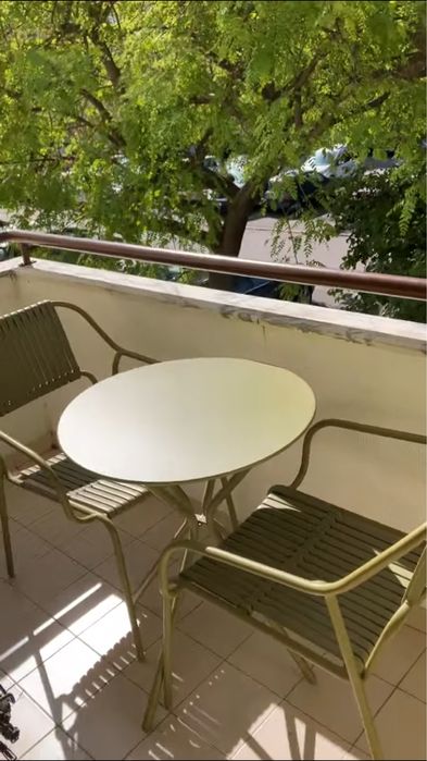 Conjunto de mesa com 2 cadeiras em ferro