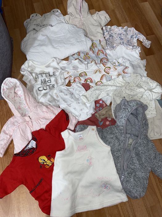 Безкоштовно віддам одяг на дівчинку 0-3 місяці даром