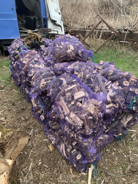 Дрова дубовые,сосновые,рубленые в мешках