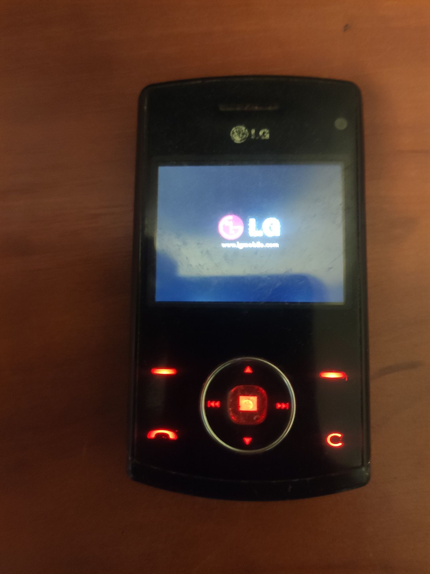 Продам мобильный  LG ku580