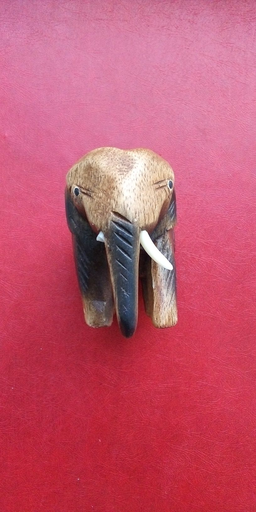 Статуетка слоник деревяна.