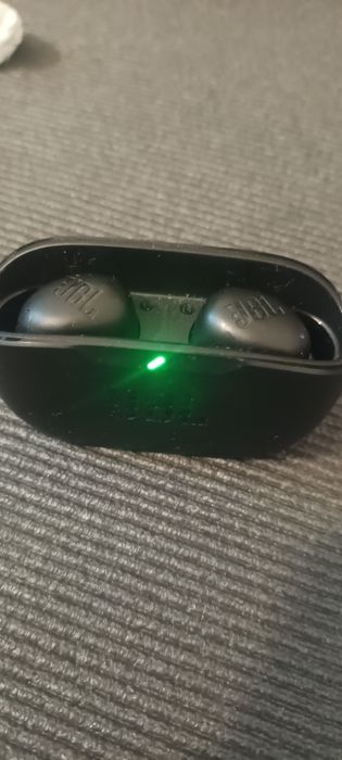 Jbl  earbuds praticamente novos