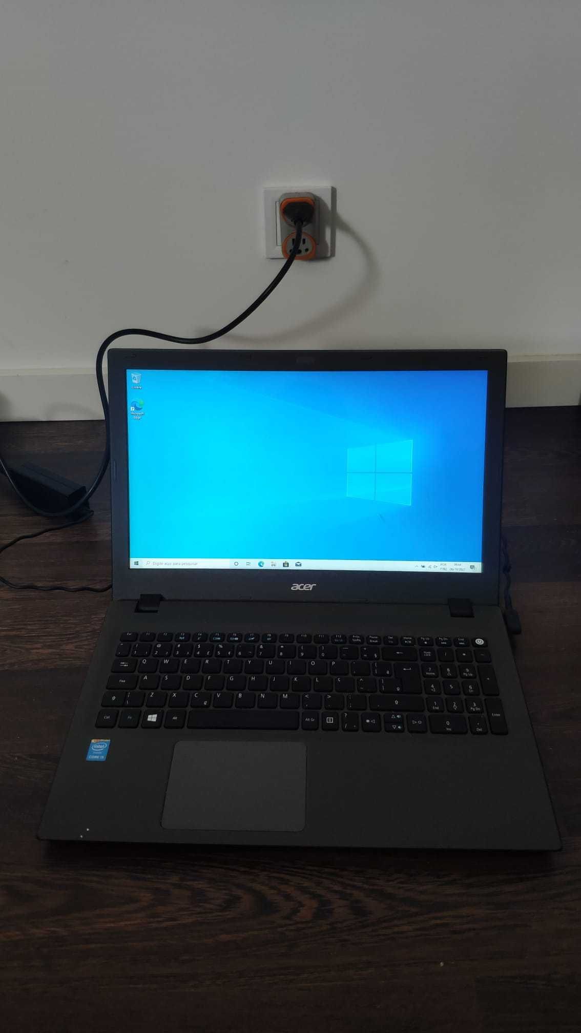 Portátil Acer Aspire E5-573 15.6" (Intel i5-5200U, 8 GB RAM, 1 TB)