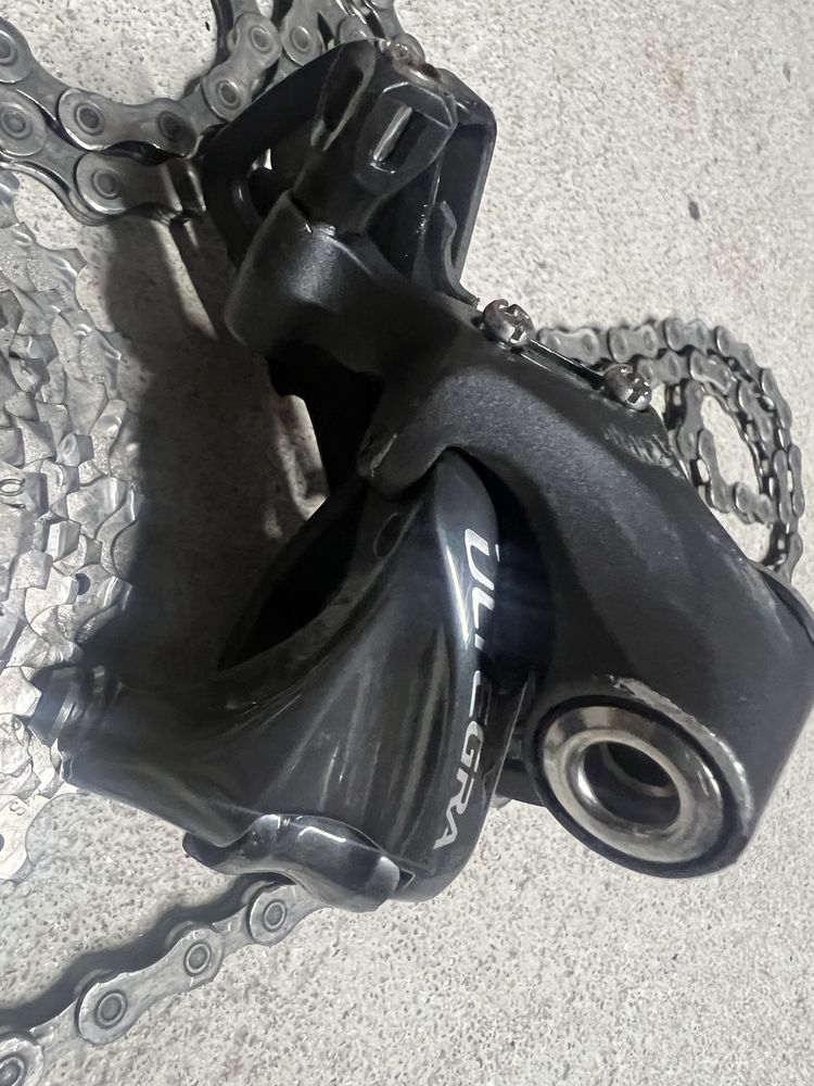 Desviador Ultegra 11v e cassete 105
