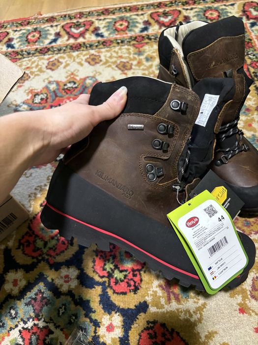 Взуття чоловіче нове куплене закордоном