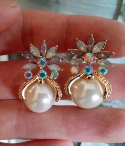 Kolczyki z perłami zdobione