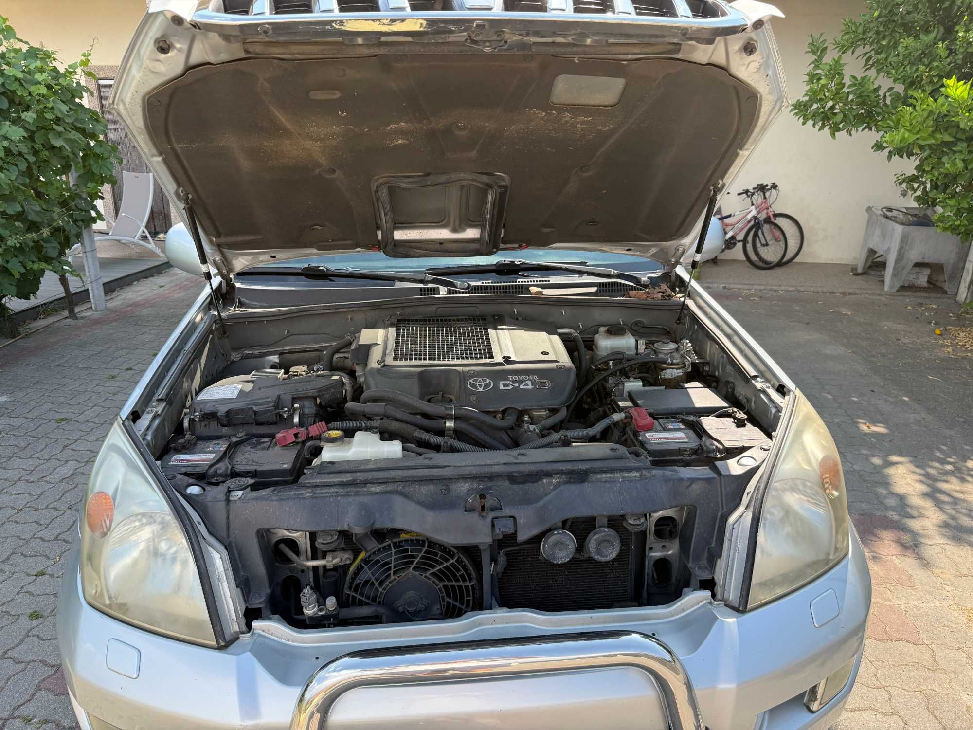 Toyota Land Cruiser KDJ-120, D-4D, Auto, 173 cv, 8 Lugares