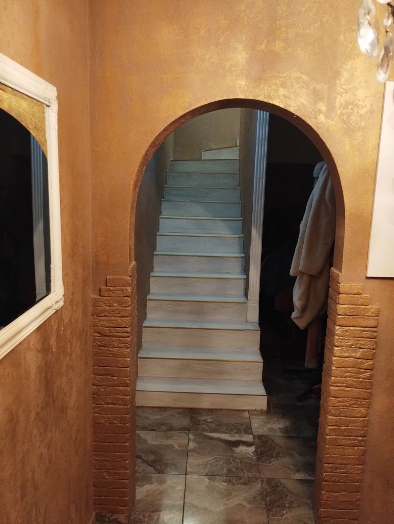 Продам котедж з ремонтом та меблями 160 м², 4 кім., Ременів Терміново