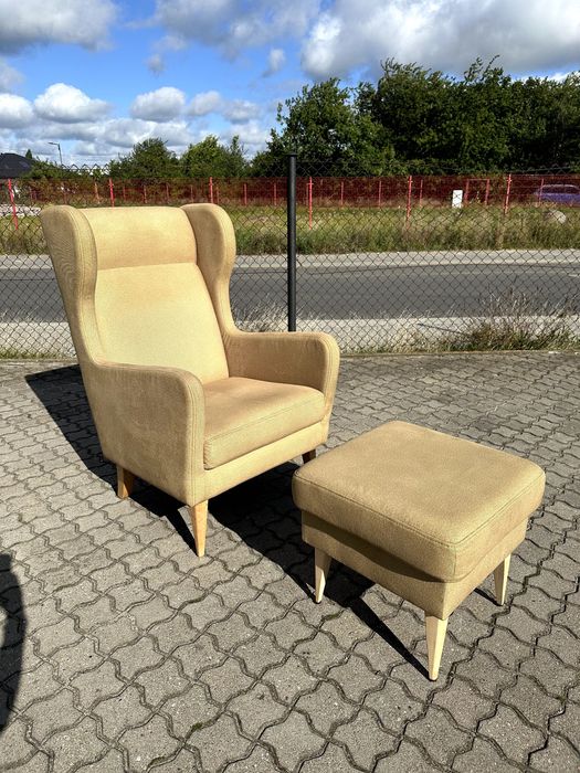 Musztardowy fotel uszak z podnóżkiem