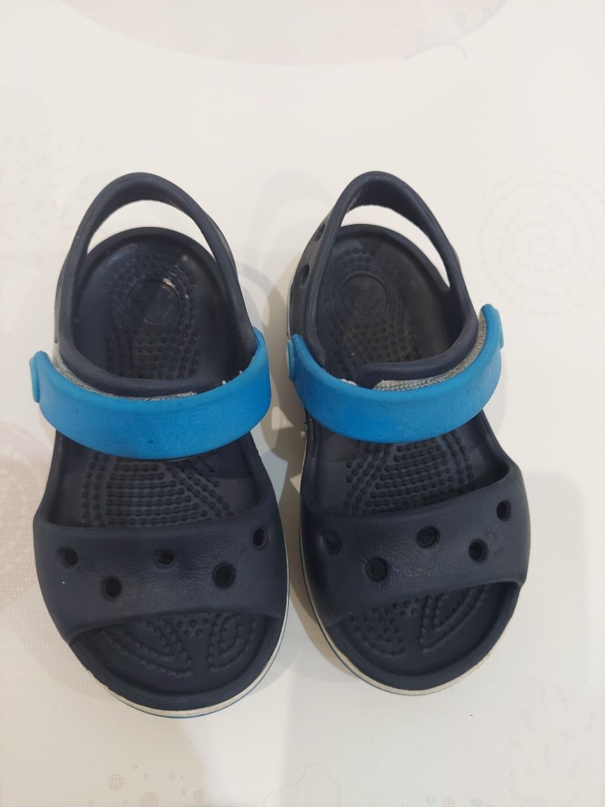 Sandałki chłopięce crocs, rozmiar C6 - 22/23