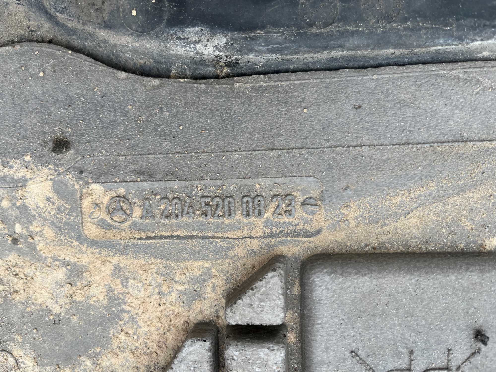 Osłona podłoga silnika Mercedes C W204 A204.520.0823