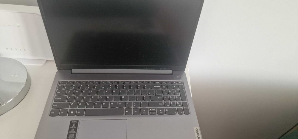 LENOVO IdeaPad Slim 3 15ABR8 15.6" IPS
R5-7530U 8GB RAM 512GB