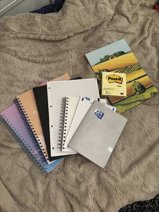 Zestaw zeszytów kartek notatników do szkoły