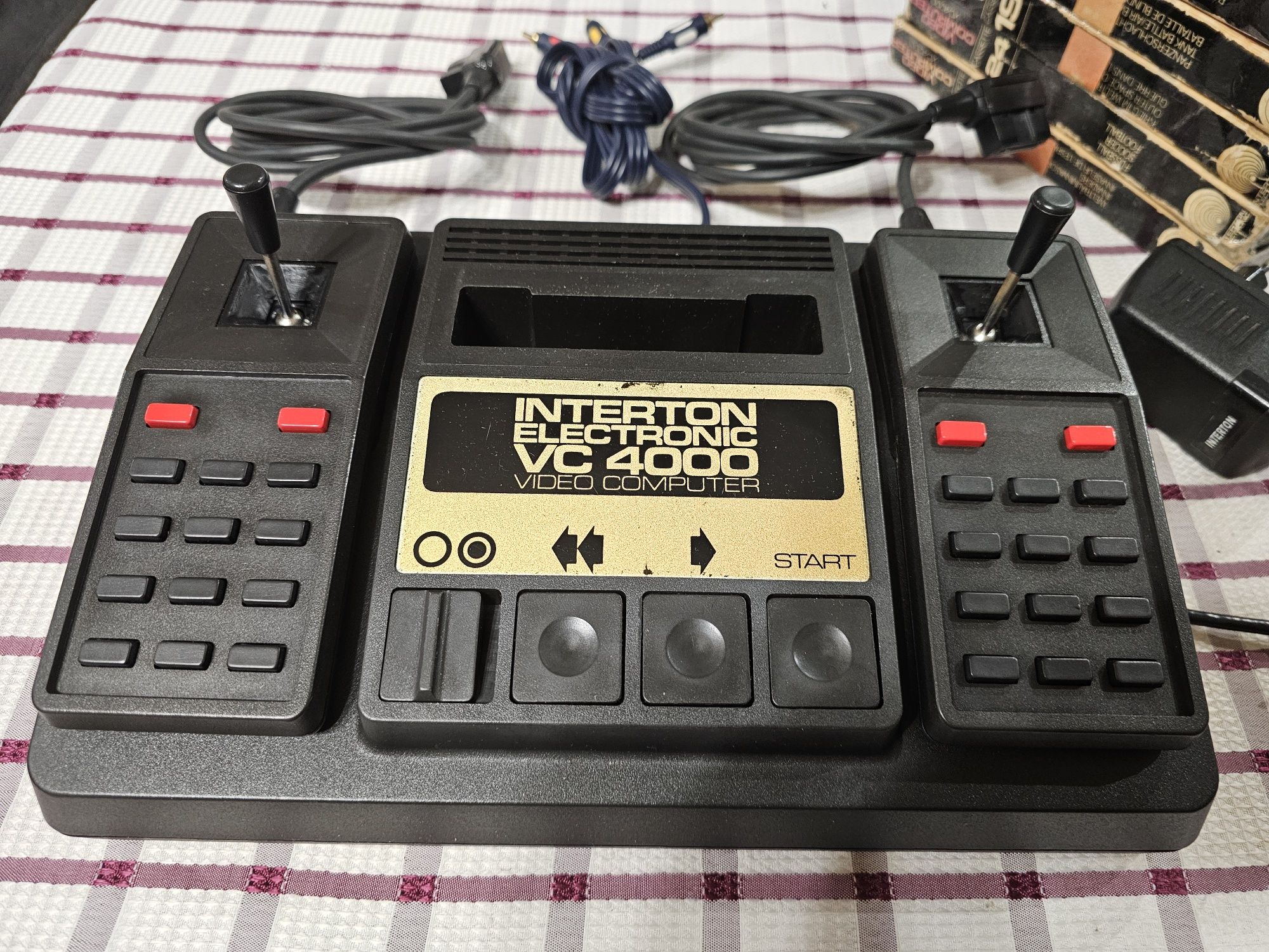 Retro konsola Interton VC4000 + 6 gier