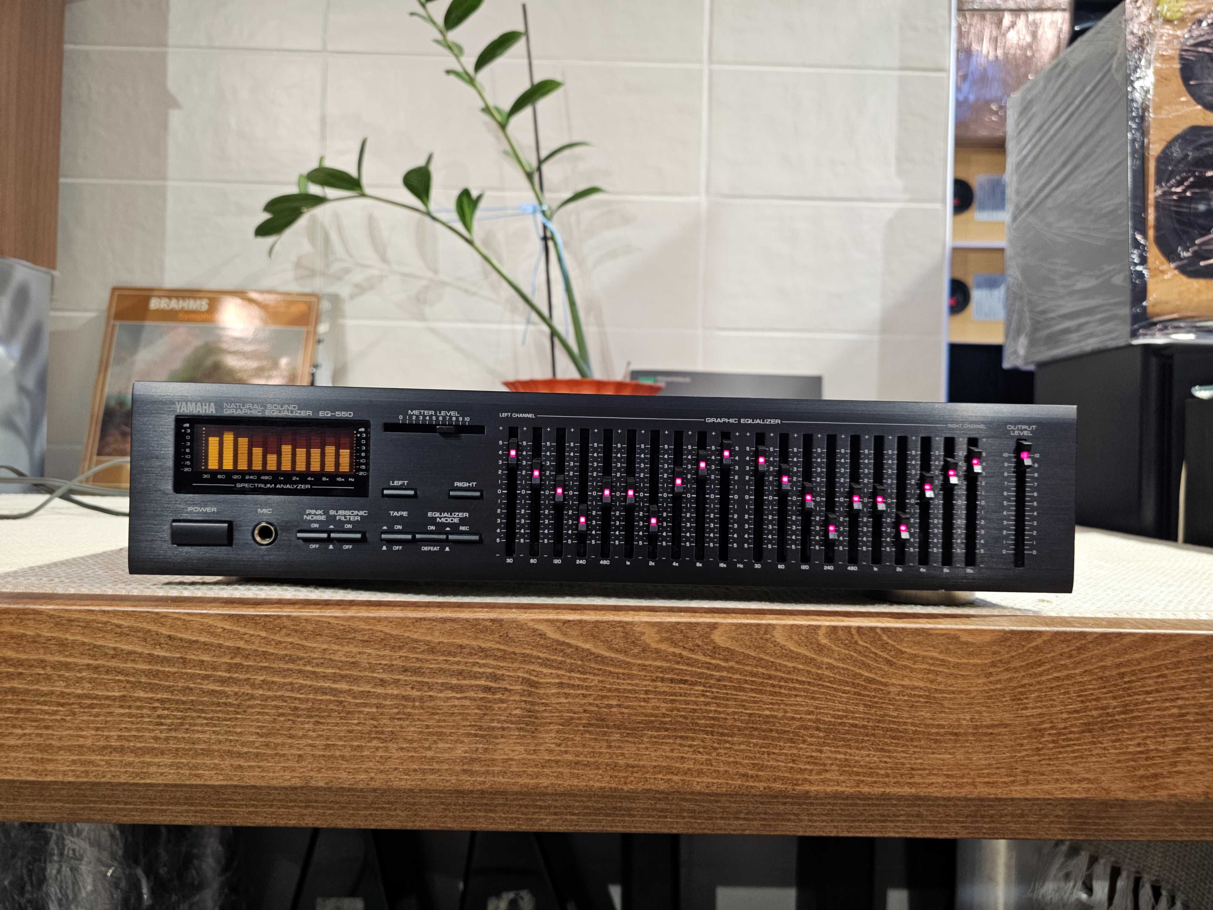 Еквалайзер YAMAHA EQ-550 10-Band Graphic Equalizer