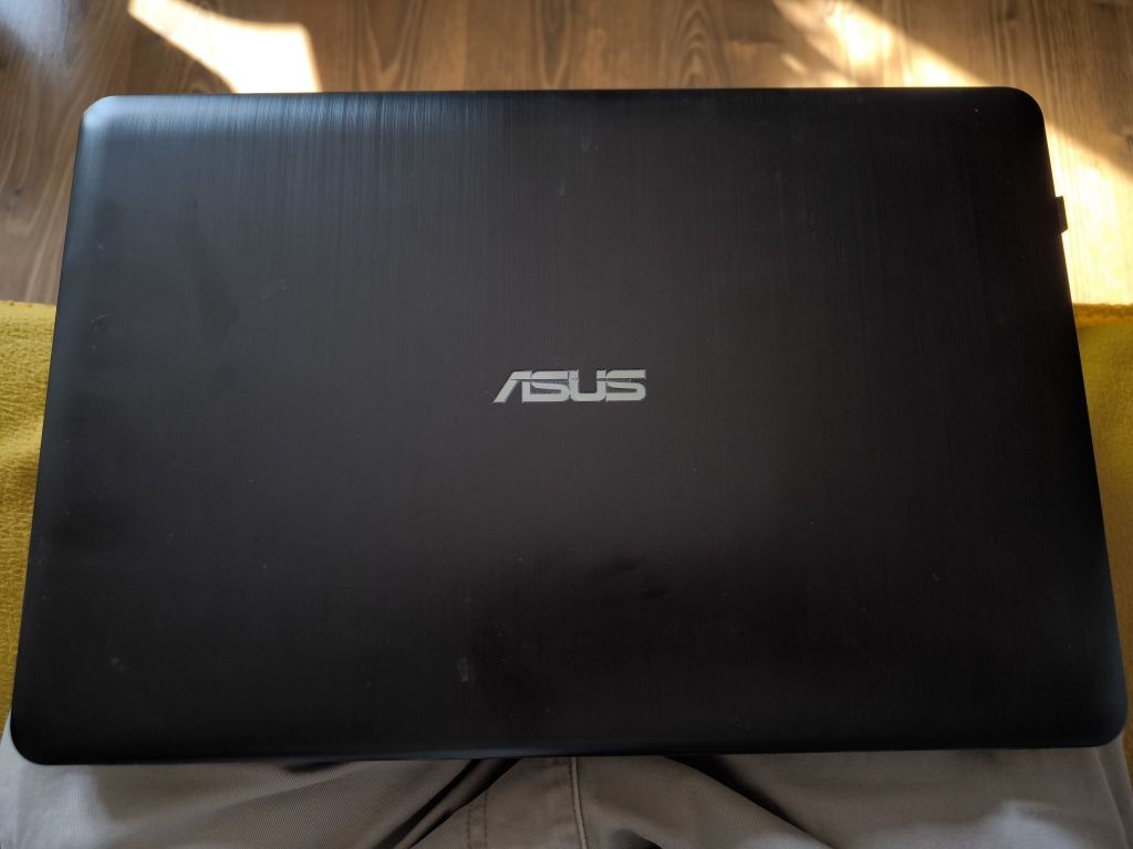 Laptop Asus i3 SSD