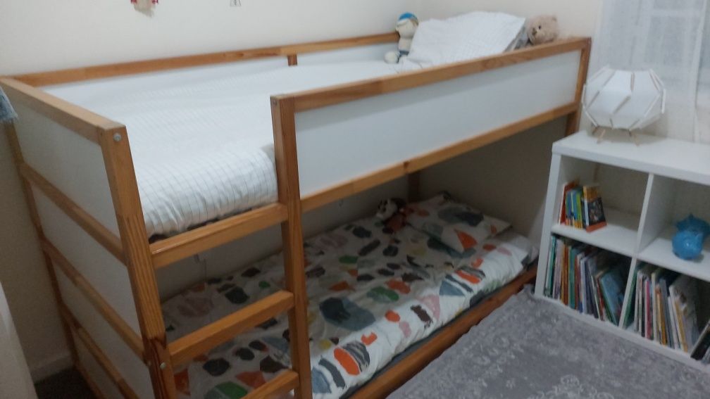 Beliche IKEA com estrados e colchão