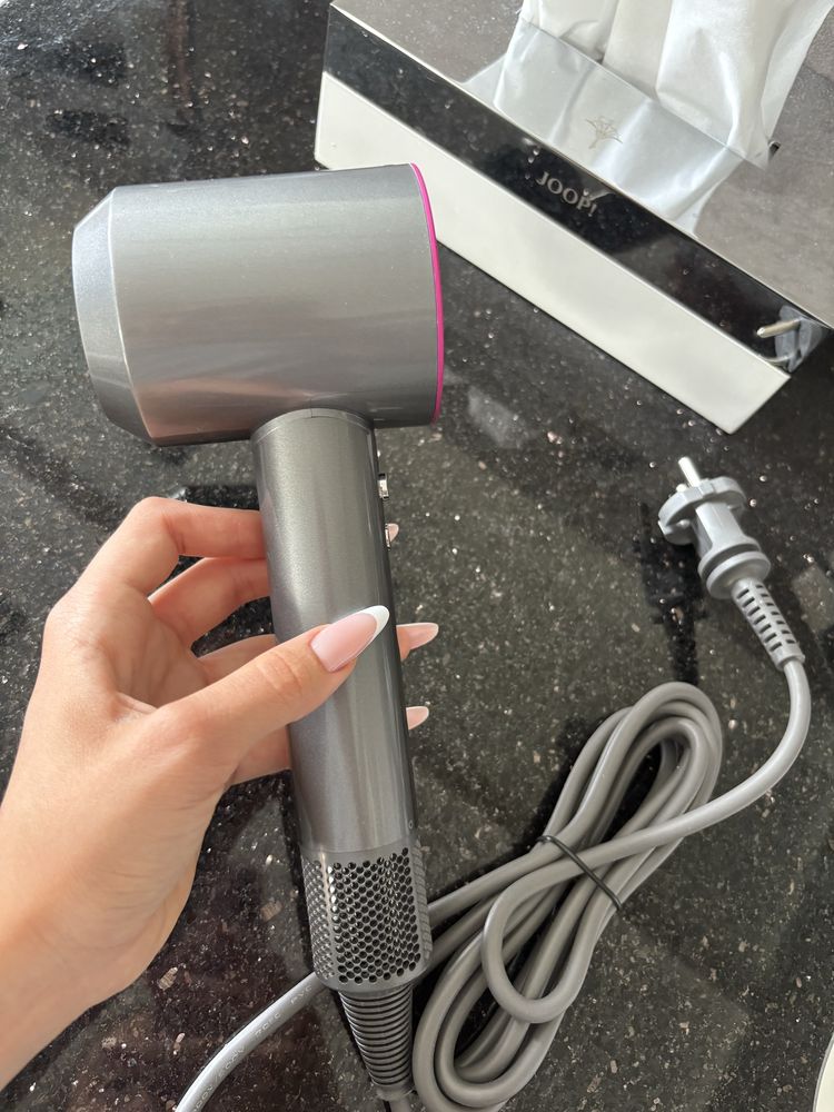 Dyson Supersonic suszarka do włosów, świetny stan