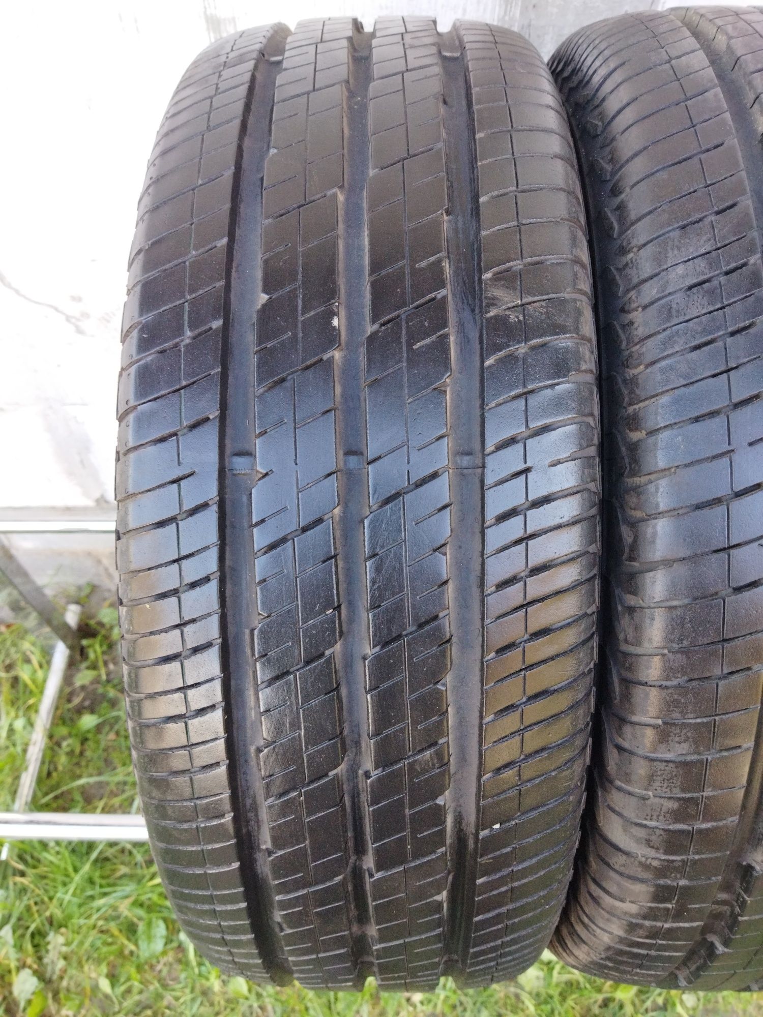 2 x opona letnia 235/65r16 C. Continental