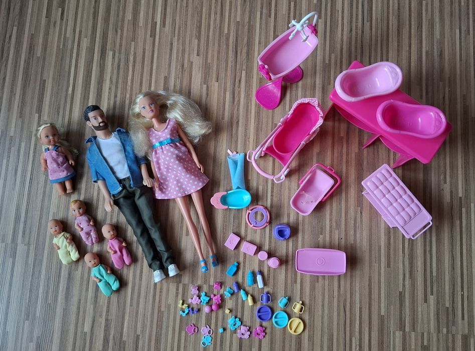 Duży zestaw lalki Steffi w ciąży z Kenem ,lekarką i dziećmi.