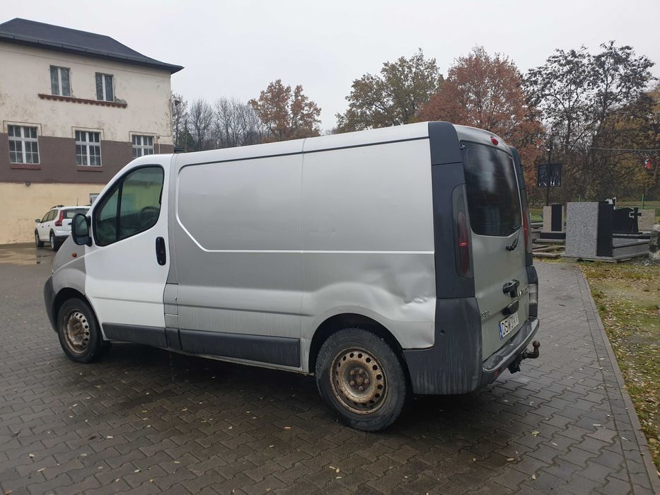 OPEL VIVARO 2,5 CDTi 135km blaszak klimatyzacja zarejestrowany w PL