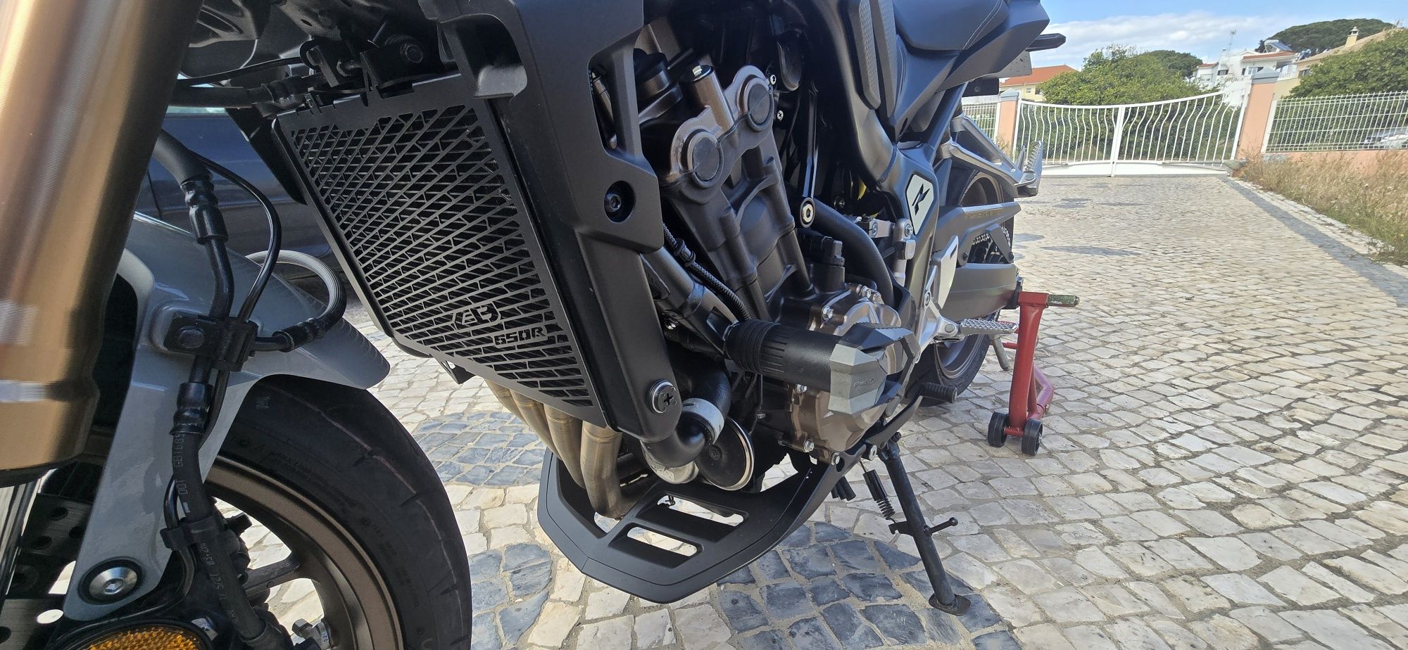 Honda cb650r naked