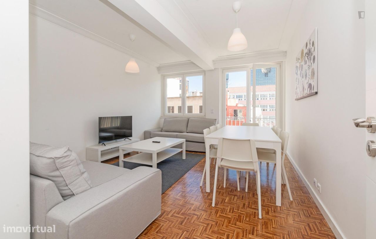 427249 - Quarto com cama de solteiro, com casa...