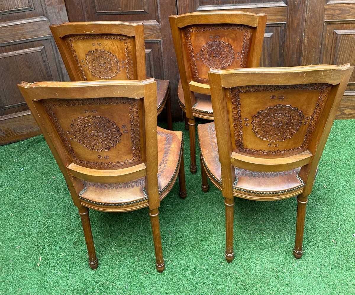 Cadeiras de sala em madeira maciça e couro, em bom estado