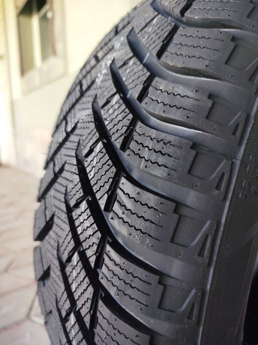 Шини 215/65R16	Sportrak	SP719	98H | нові зимові 4шт