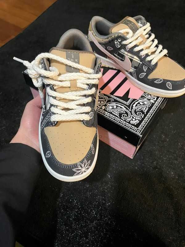 ButyDamskieTrampki NikeSBDunkTravisScott R.42