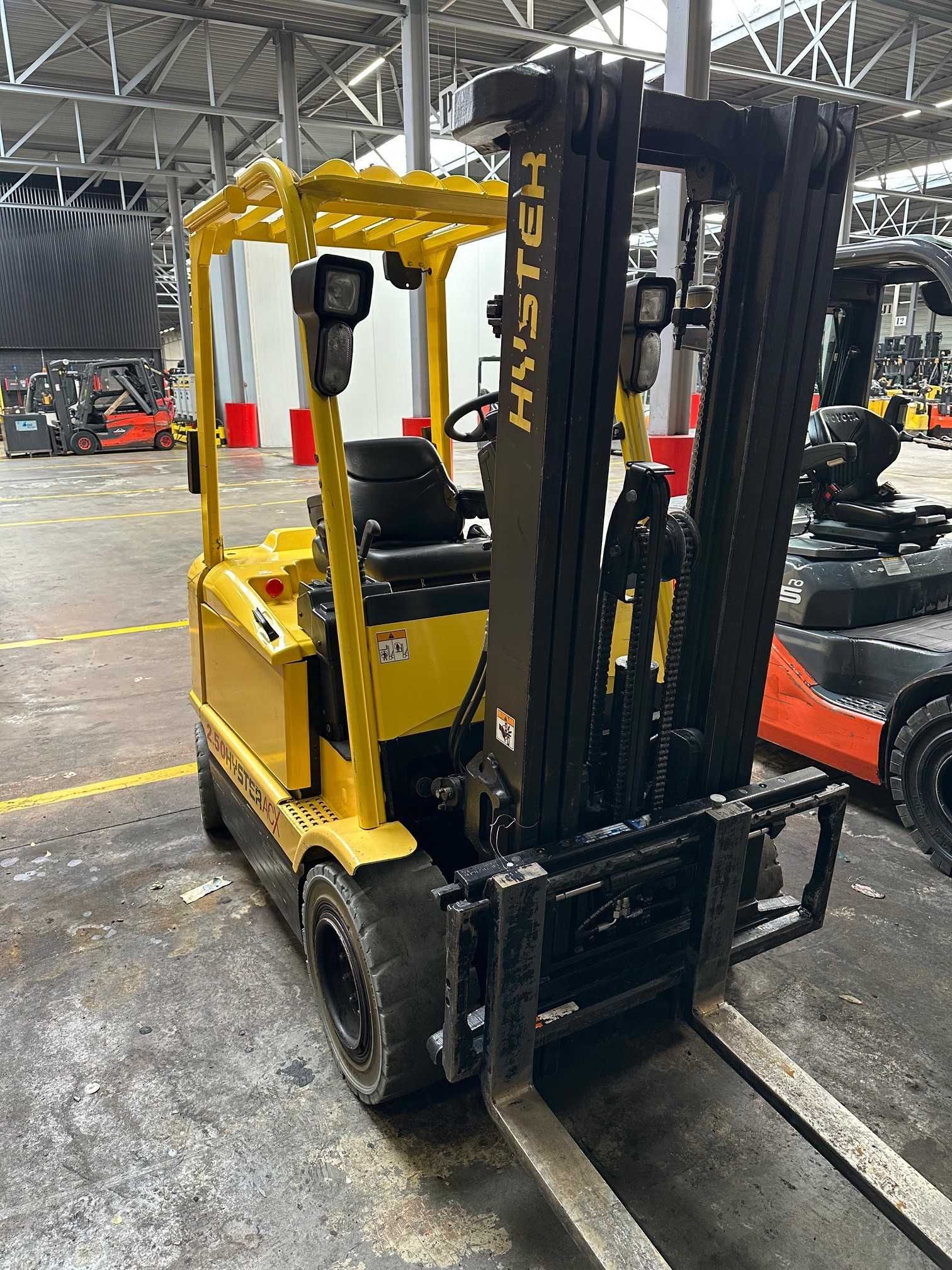 Empilhador eléctrico Hyster J2.50XM - 2.500 Kg (2541)