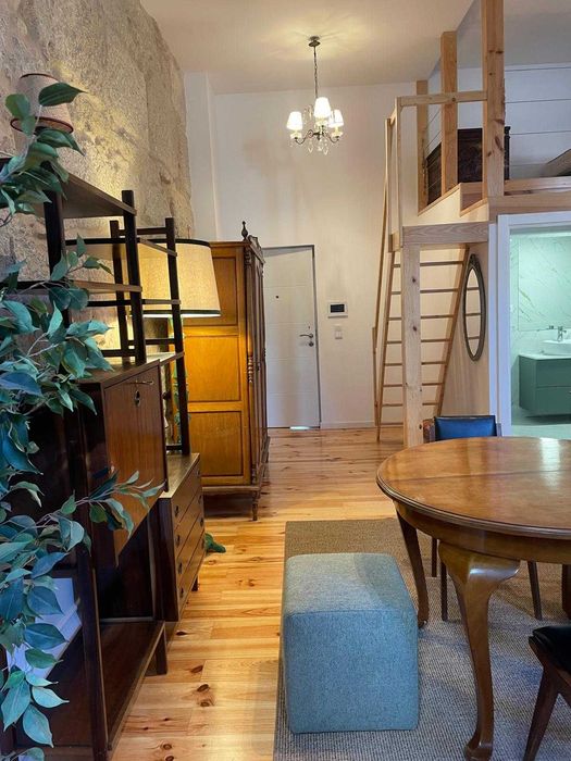 ALUGA-SE ESTÚDIO MEZANINO – PORTO – BAIXA